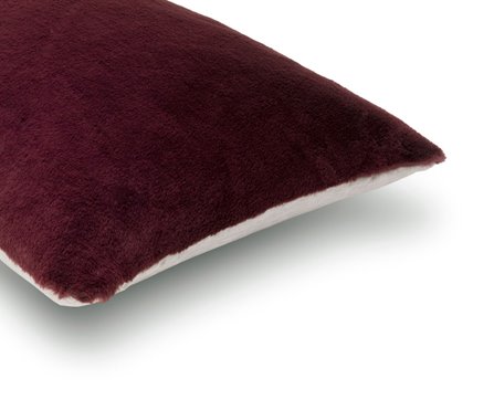 MrsMe cushion Caprice Ruby M detail 1920x1200